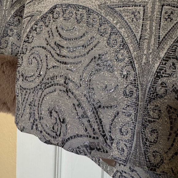 Chicos Size 2 Jacquard Jacket  faux fur cuffs silver grey sparkle cuffs are tan - Picture 5 of 5